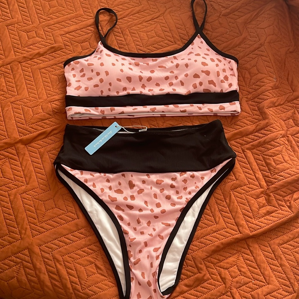 Women’s bathing suit